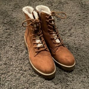Universal Threads combat boots size 8 1/2